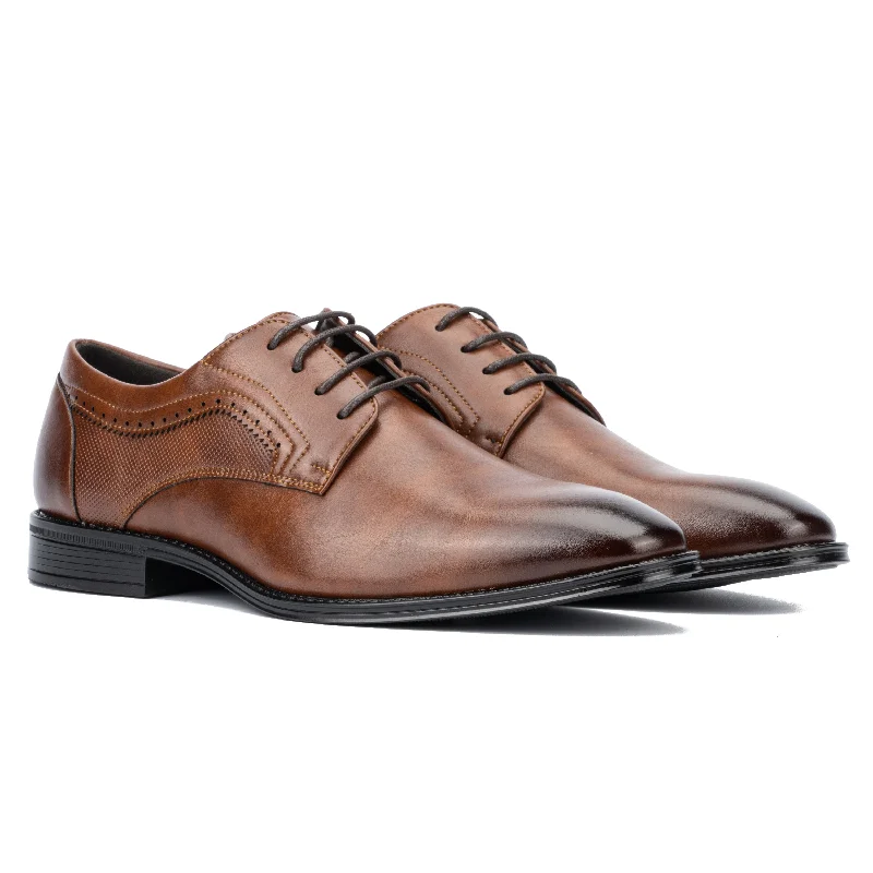 Men's Oxford shoes with a wingtip design and leather soleMen's Fletcher Dress Oxford Men's Oxford shoes with a wingtip design and leather soleMen's Fletcher Dress Oxford