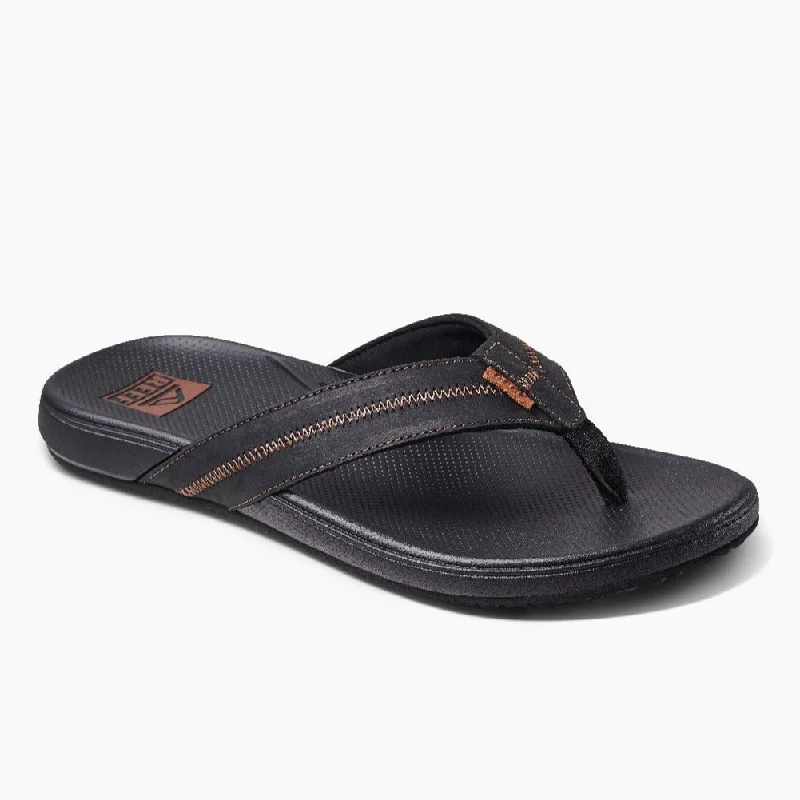 Men's sandals with a perforated leather upper for ventilationReef Cushion Phantom 2.0 LE Mens Sandals Leather Strap - Black Men's sandals with a perforated leather upper for ventilationReef Cushion Phantom 2.0 LE Mens Sandals Leather Strap - Black