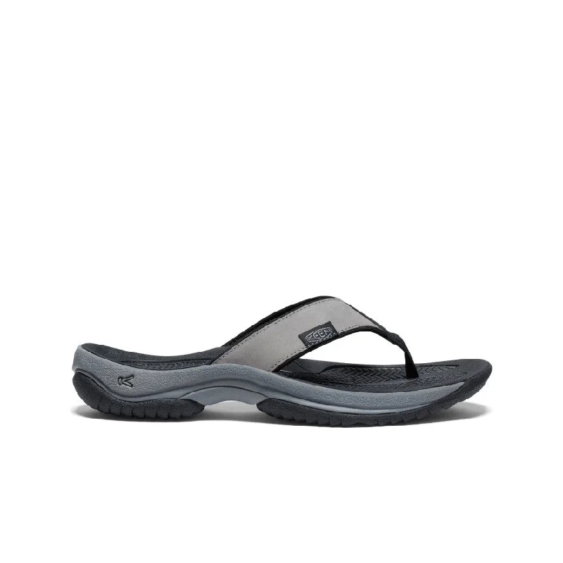 Men's sandals with a decorative buckle or charmMen's Kona Leather Flip-Flop | Steel Grey/Black Men's sandals with a decorative buckle or charmMen's Kona Leather Flip-Flop | Steel Grey/Black