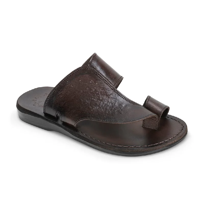 Men's sandals with a stretchy strap for a better fitPeter LE - Leather Toe Strap Sandal | Brown Ostrich Men's sandals with a stretchy strap for a better fitPeter LE - Leather Toe Strap Sandal | Brown Ostrich