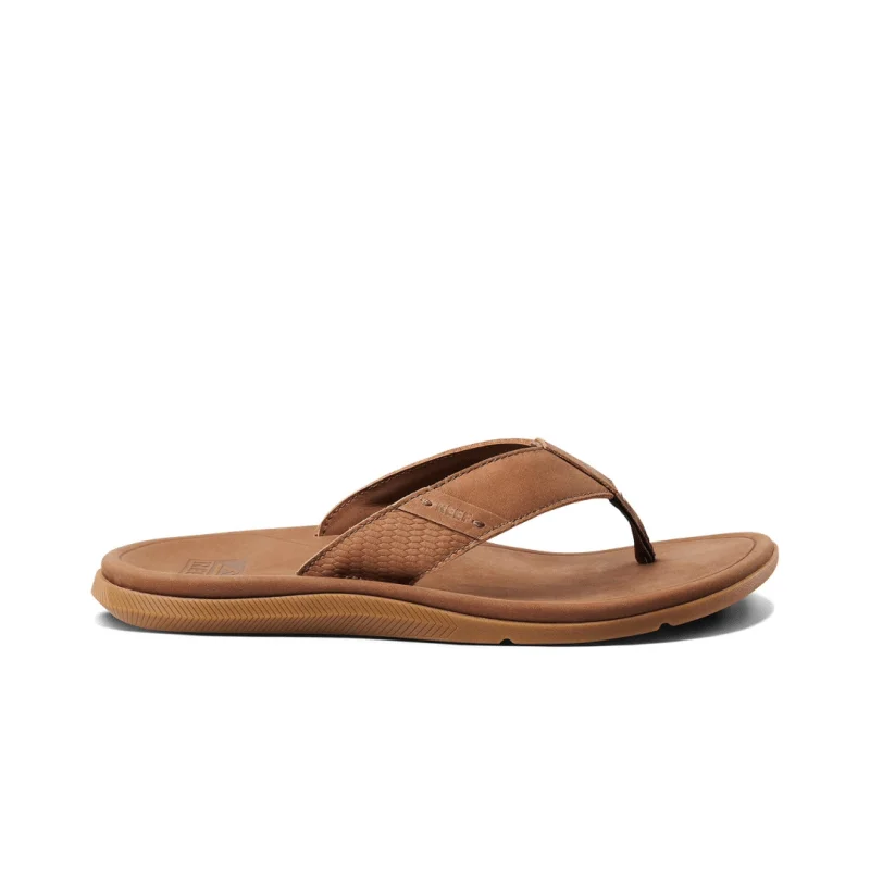 Men's sandals with a perforated leather upper for ventilationReef Men's Leather Santa Ana - Brown Men's sandals with a perforated leather upper for ventilationReef Men's Leather Santa Ana - Brown