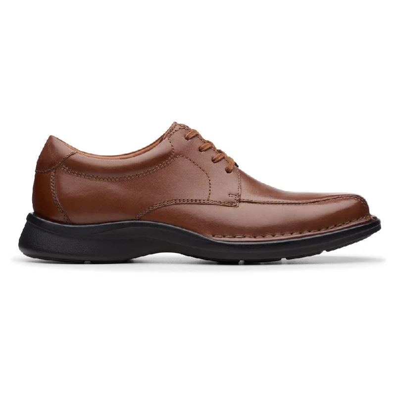 Men's Oxford shoes with a polished leather finishClarks Kempton Run Lace-Up Tan (Men's) Men's Oxford shoes with a polished leather finishClarks Kempton Run Lace-Up Tan (Men's)