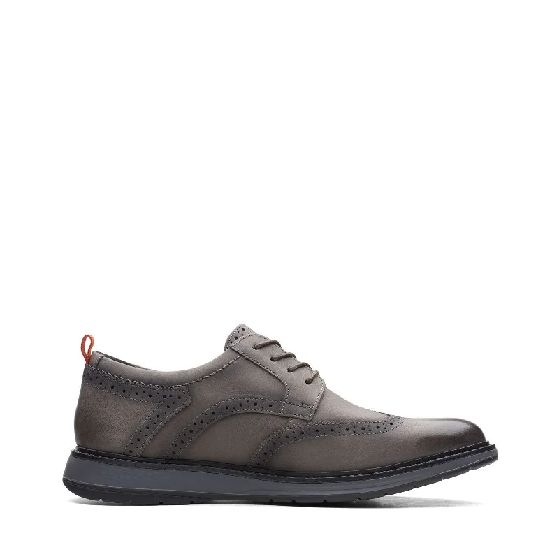 Men's Oxfords with a classic silhouette and a high - shine finishClarks - Mens Chantry Wing Shoes Men's Oxfords with a classic silhouette and a high - shine finishClarks - Mens Chantry Wing Shoes