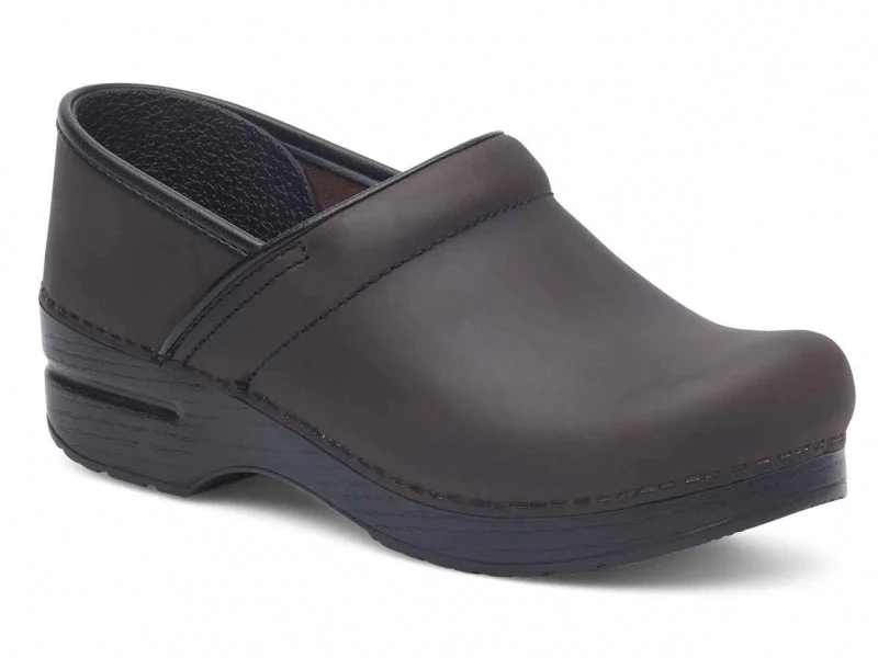 Men's sandals with a pointed toe for a stylish lookDansko Professional - Men's Clog Men's sandals with a pointed toe for a stylish lookDansko Professional - Men's Clog