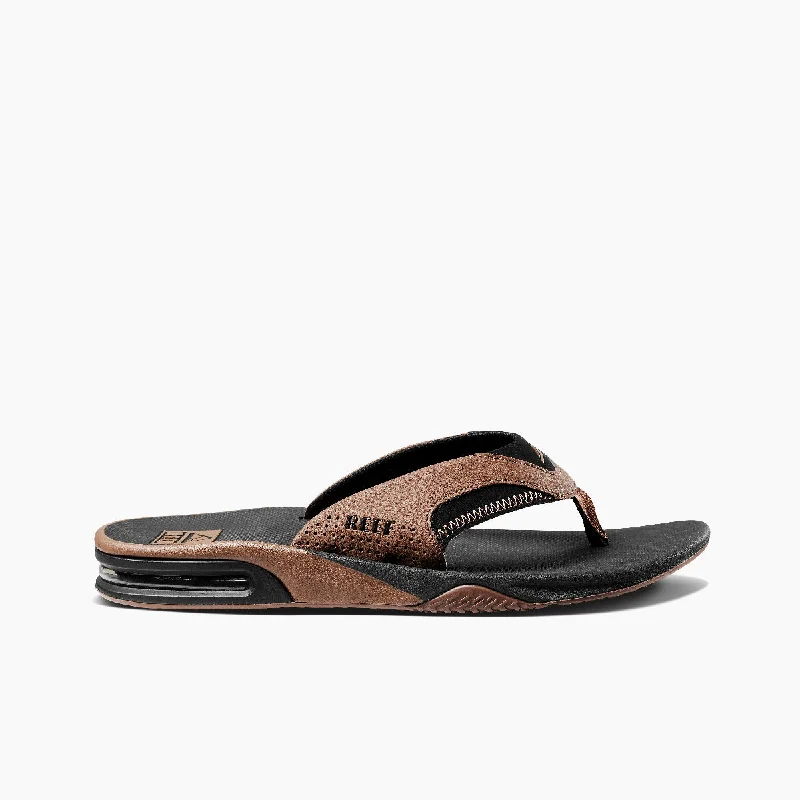 Men's sandals with a wide strap for supportFanning