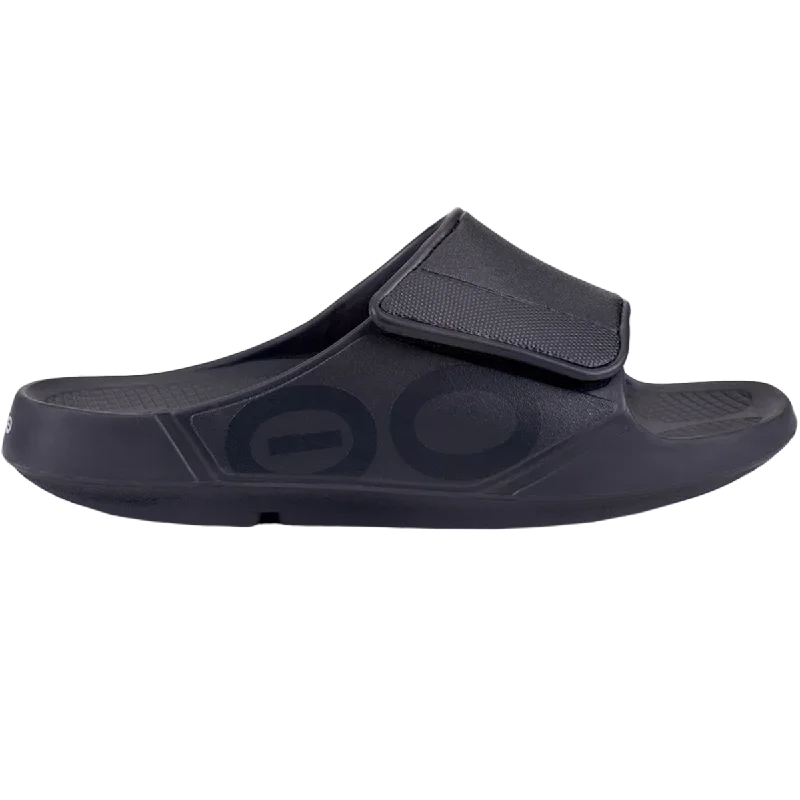 Men's sandals with a decorative buckle or charmOOahh Sport Flex Slide