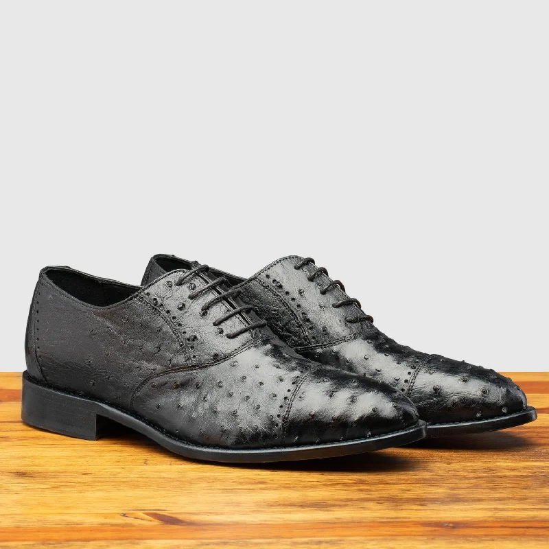 Men's Oxford shoes with a smooth leather upper and a leather soleCalzoleria Toscana Ostrich Cap-Toe # H777 Men's Oxford shoes with a smooth leather upper and a leather soleCalzoleria Toscana Ostrich Cap-Toe # H777