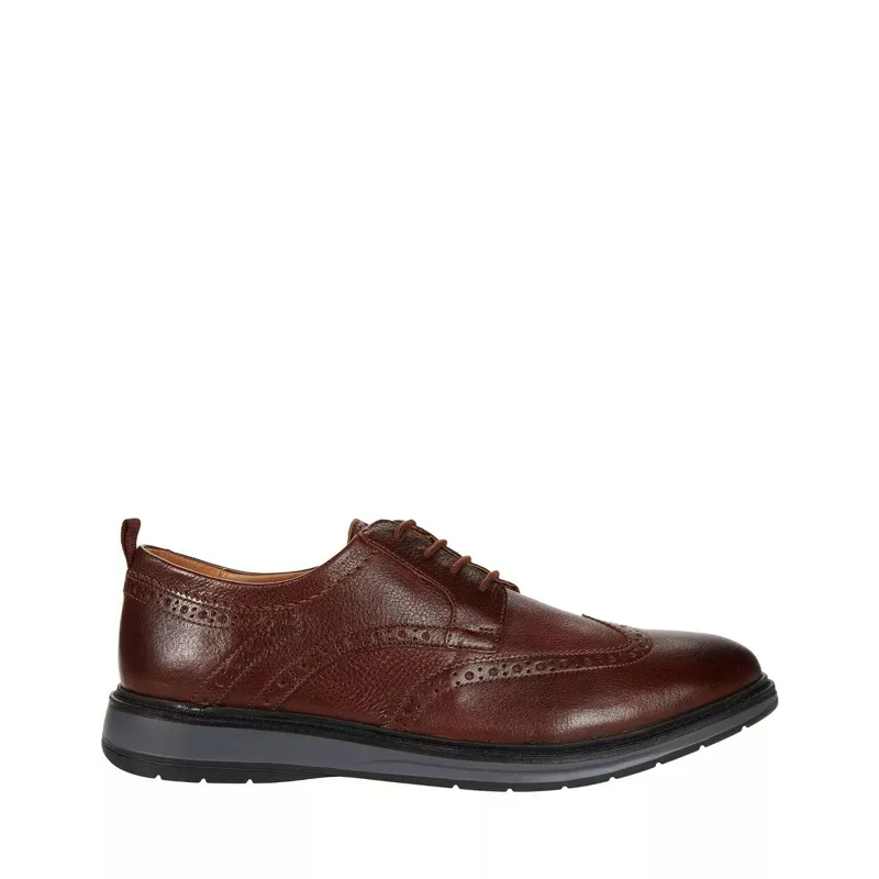 Men's Oxfords with a perforated leather strap for ventilationClarks - Mens Chantry Wing Shoes Men's Oxfords with a perforated leather strap for ventilationClarks - Mens Chantry Wing Shoes