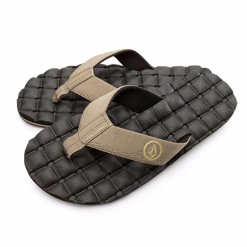 Men's sandals with a rubber sole for tractionVolcom Men's Recliner Comfort Foam Sandals - Khaki Men's sandals with a rubber sole for tractionVolcom Men's Recliner Comfort Foam Sandals - Khaki