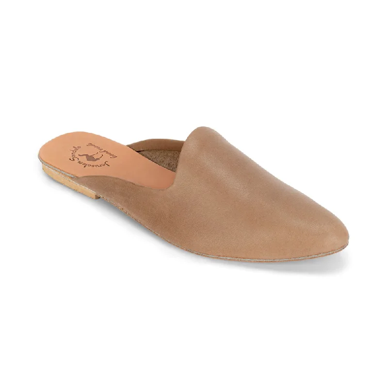 Men's sandals with a contrast stitching detailNihi - Pointed Toe Leather Mule | Brown Men's sandals with a contrast stitching detailNihi - Pointed Toe Leather Mule | Brown