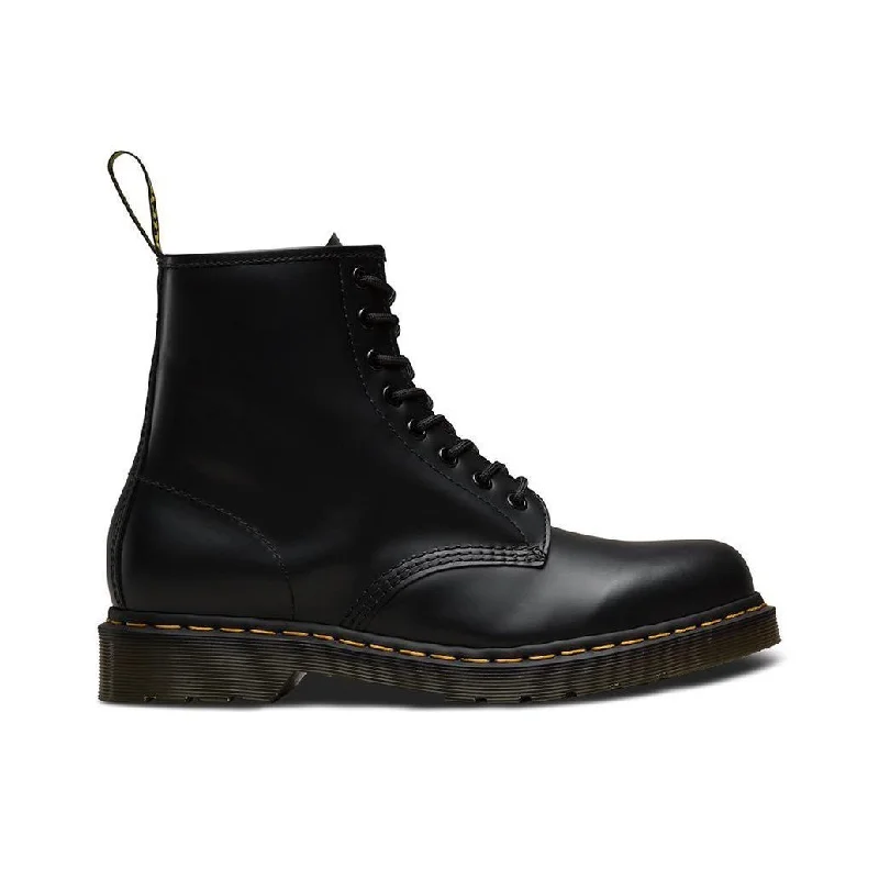 Brogue - perforated men's Oxfords for a traditional lookDr. Martens Men's 1460 Black Smooth Brogue - perforated men's Oxfords for a traditional lookDr. Martens Men's 1460 Black Smooth