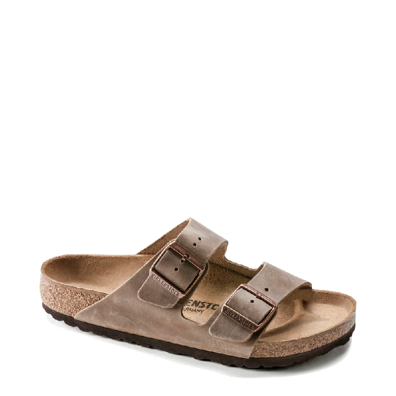 Men's sandals with a contrast stitching detailBirkenstock Arizona Oiled Leather Soft Footbed Sandal in Tobacco Brown Men's sandals with a contrast stitching detailBirkenstock Arizona Oiled Leather Soft Footbed Sandal in Tobacco Brown