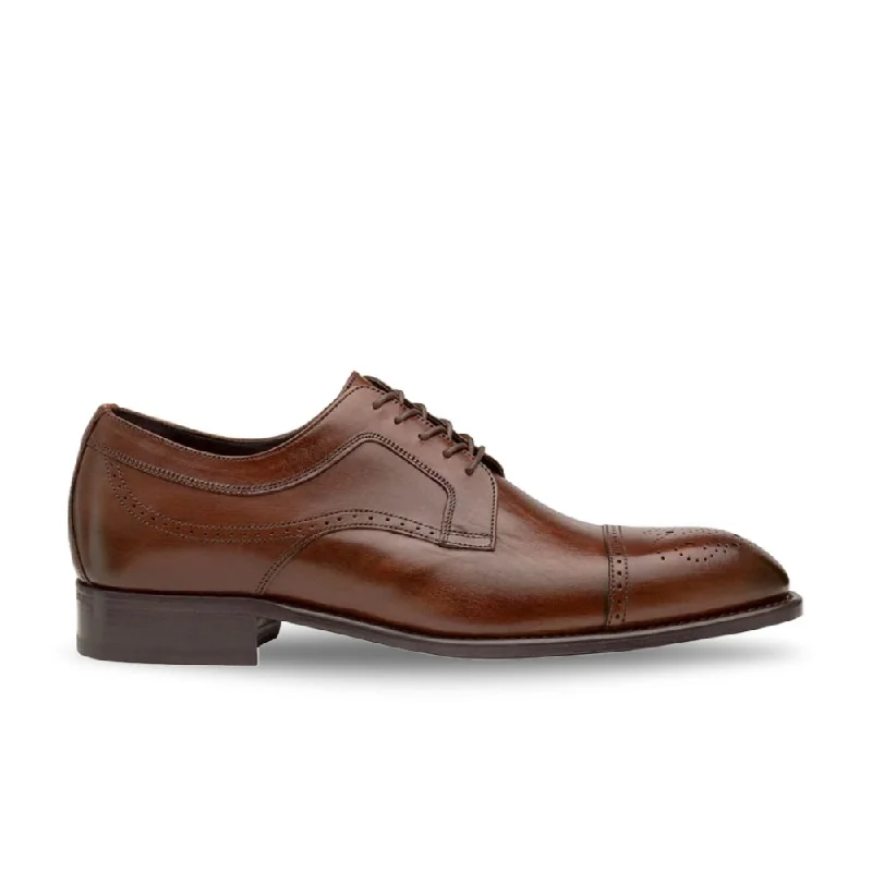 Men's Oxford shoes with a wingtip design and leather soleJohnston & Murphy Men's Ellsworth Cap Toe - Brown Men's Oxford shoes with a wingtip design and leather soleJohnston & Murphy Men's Ellsworth Cap Toe - Brown