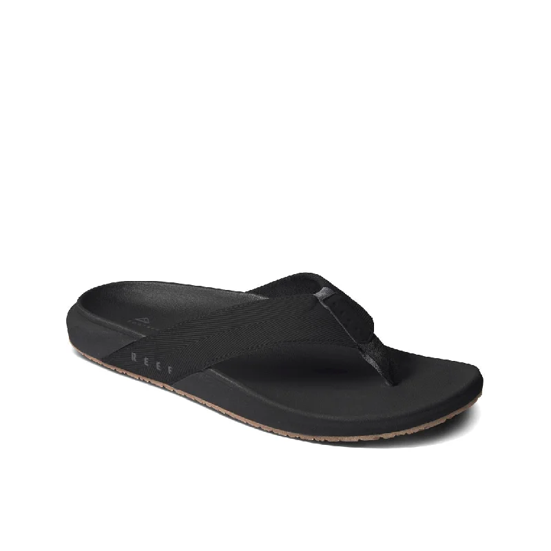Men's sandals with a perforated leather upper for ventilationMens Raglan - Black / Gum Men's sandals with a perforated leather upper for ventilationMens Raglan - Black / Gum
