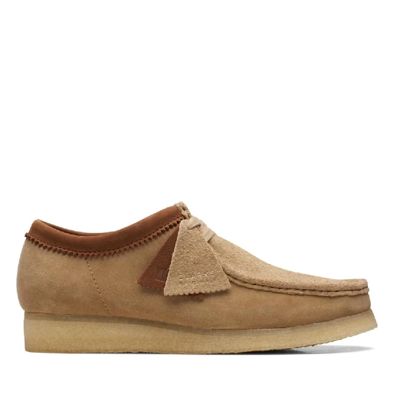 Men's sandals in a neutral color like black or brownWallabee (Sandstone Suede)