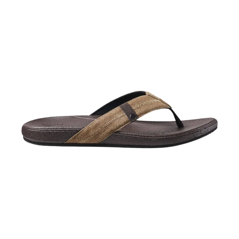 Men's sandals in a neutral color like black or brownReef Men's Cushion Phantom 2.0 Flip Flop - Brown Leather Men's sandals in a neutral color like black or brownReef Men's Cushion Phantom 2.0 Flip Flop - Brown Leather