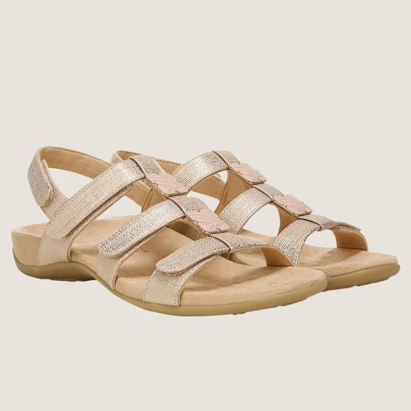 Men's sandals with a perforated leather upper for ventilationVionic Amber Wide Sandal Men's sandals with a perforated leather upper for ventilationVionic Amber Wide Sandal
