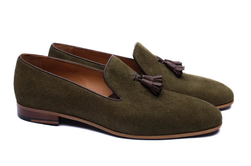 Men's loafers with a tassel front for a classic look Men's loafers with a tassel front for a classic look The Diamanté Suede Loafers - Khaki Green