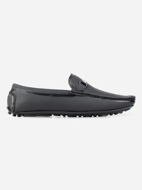 Men's loafers with a smooth leather finish Men's loafers with a smooth leather finish Men's Black Saddle Trim Loafer (IX4103) Men's loafers with a smooth leather finish Men's loafers with a smooth leather finish Men's Black Saddle Trim Loafer (IX4103)