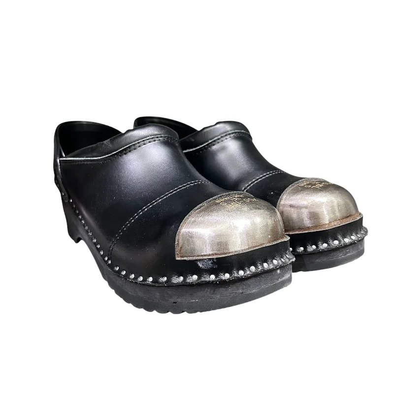 Men's loafers with a moc - toe design Men's loafers with a moc - toe design Needles/Loafers/US 9/Leather/BLK/troentorp clogs Men's loafers with a moc - toe design Men's loafers with a moc - toe design Needles/Loafers/US 9/Leather/BLK/troentorp clogs