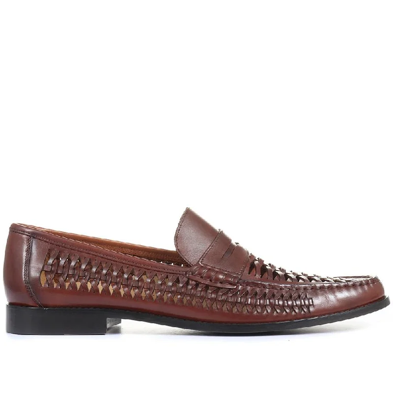 Men's loafers with a perforated leather upper for ventilation Men's loafers with a perforated leather upper for ventilation Riverside Woven Leather Loafers - RIVERSIDE / 319 873 Men's loafers with a perforated leather upper for ventilation Men's loafers with a perforated leather upper for ventilation Riverside Woven Leather Loafers - RIVERSIDE / 319 873