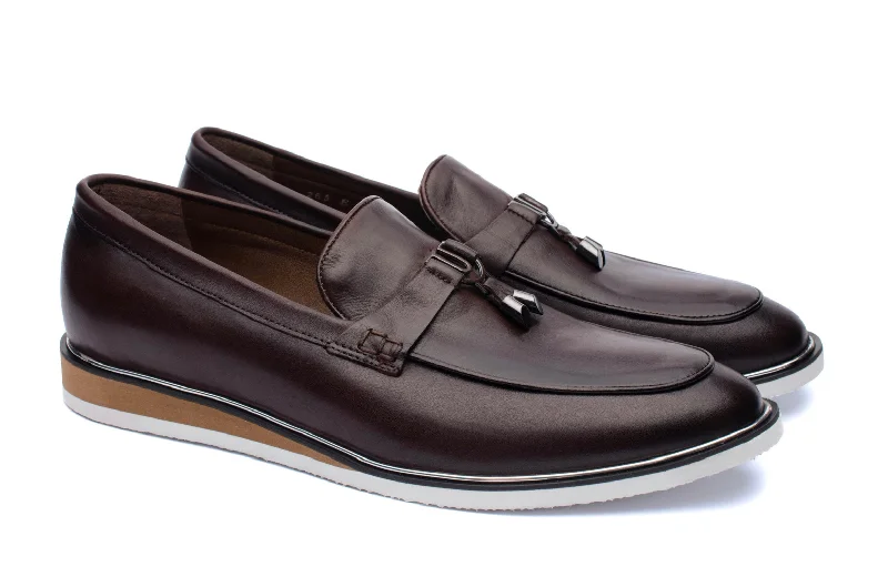 Men's loafers with a smooth leather finish Men's loafers with a smooth leather finish The U Loafers - Brown Men's loafers with a smooth leather finish Men's loafers with a smooth leather finish The U Loafers - Brown