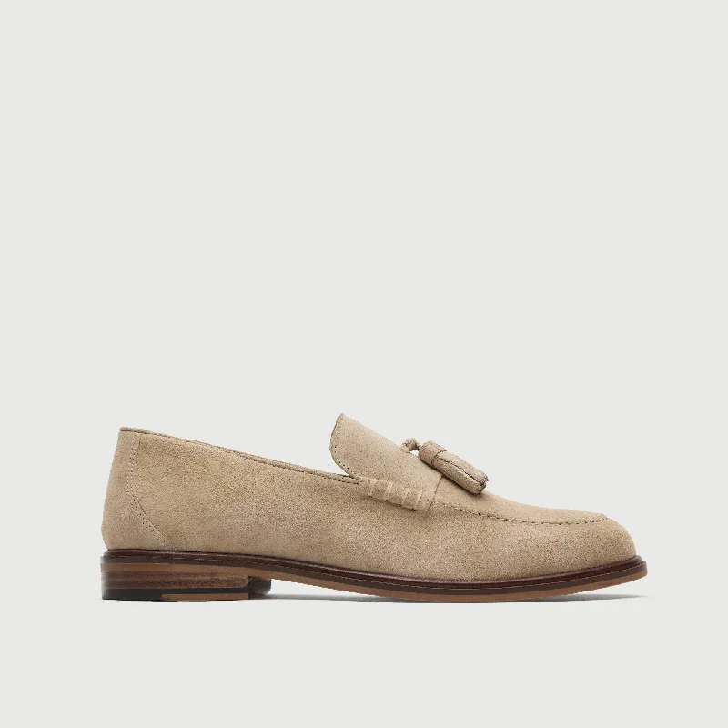 Men's loafers with a perforated leather upper for ventilation Men's loafers with a perforated leather upper for ventilation Putney Tassel Loafer Men's loafers with a perforated leather upper for ventilation Men's loafers with a perforated leather upper for ventilation Putney Tassel Loafer