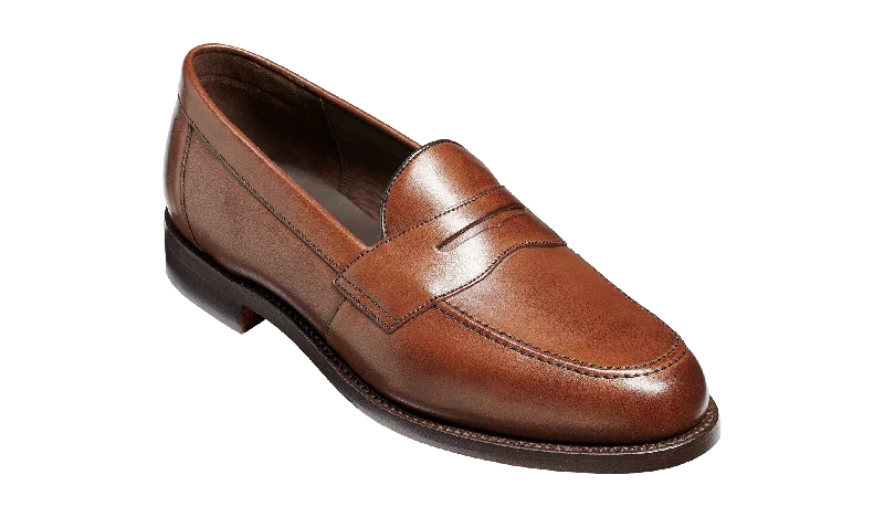 Men's loafers with a smooth leather finish Men's loafers with a smooth leather finish Barker Porthsmouth Traditional American Loafer - Dark Walnut Calf Men's loafers with a smooth leather finish Men's loafers with a smooth leather finish Barker Porthsmouth Traditional American Loafer - Dark Walnut Calf