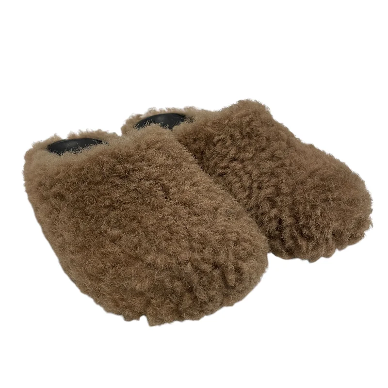 Men's loafers with a removable insole for cleaning Men's loafers with a removable insole for cleaning MARNI/Loafers/EU 43/CML/Shearling Slippers Men's loafers with a removable insole for cleaning Men's loafers with a removable insole for cleaning MARNI/Loafers/EU 43/CML/Shearling Slippers