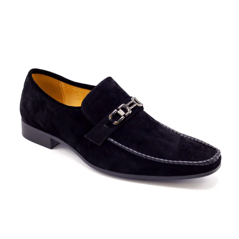 Men's formal shoes with a polished shine Men's formal shoes with a polished shine UV SIGNATURE BLACK SLIP-ON LOAFER UV014 Men's formal shoes with a polished shine Men's formal shoes with a polished shine UV SIGNATURE BLACK SLIP-ON LOAFER UV014