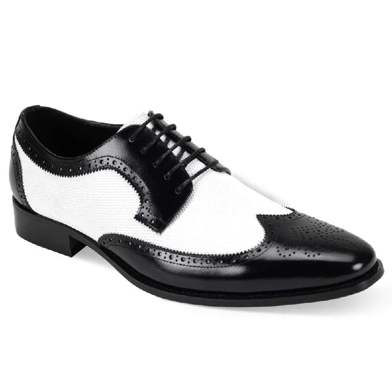 Men's formal shoes with a wingtip design Men's formal shoes with a wingtip design GIORGIO VENTURI /6881 BLK/WHT Men's formal shoes with a wingtip design Men's formal shoes with a wingtip design GIORGIO VENTURI /6881 BLK/WHT