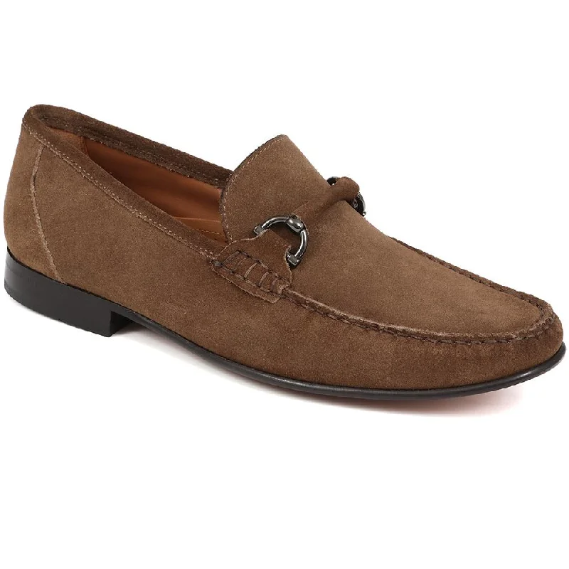 Men's loafers with a smooth leather finish Men's loafers with a smooth leather finish Ramsgate Suede Loafers - RAMSGATE / 323 413 Men's loafers with a smooth leather finish Men's loafers with a smooth leather finish Ramsgate Suede Loafers - RAMSGATE / 323 413