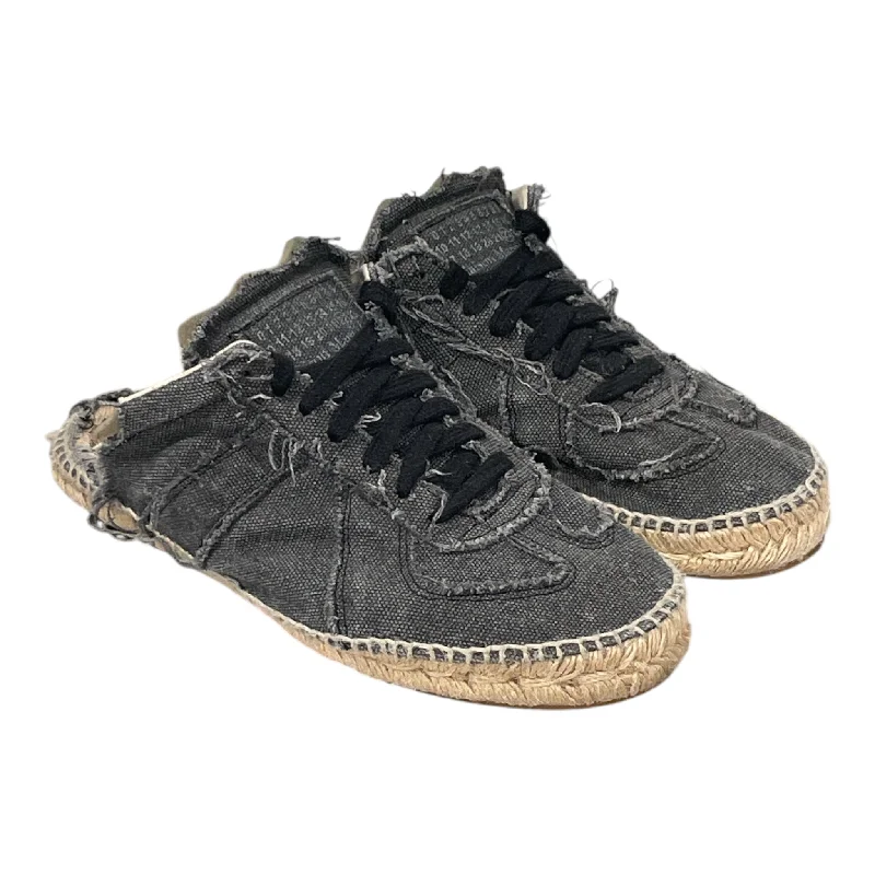 Men's loafers with a low - heeled design Men's loafers with a low - heeled design Maison Margiela/Espadrilles/US 7/Cotton/GRY/GAT ESPIDRILLE MULES Men's loafers with a low - heeled design Men's loafers with a low - heeled design Maison Margiela/Espadrilles/US 7/Cotton/GRY/GAT ESPIDRILLE MULES