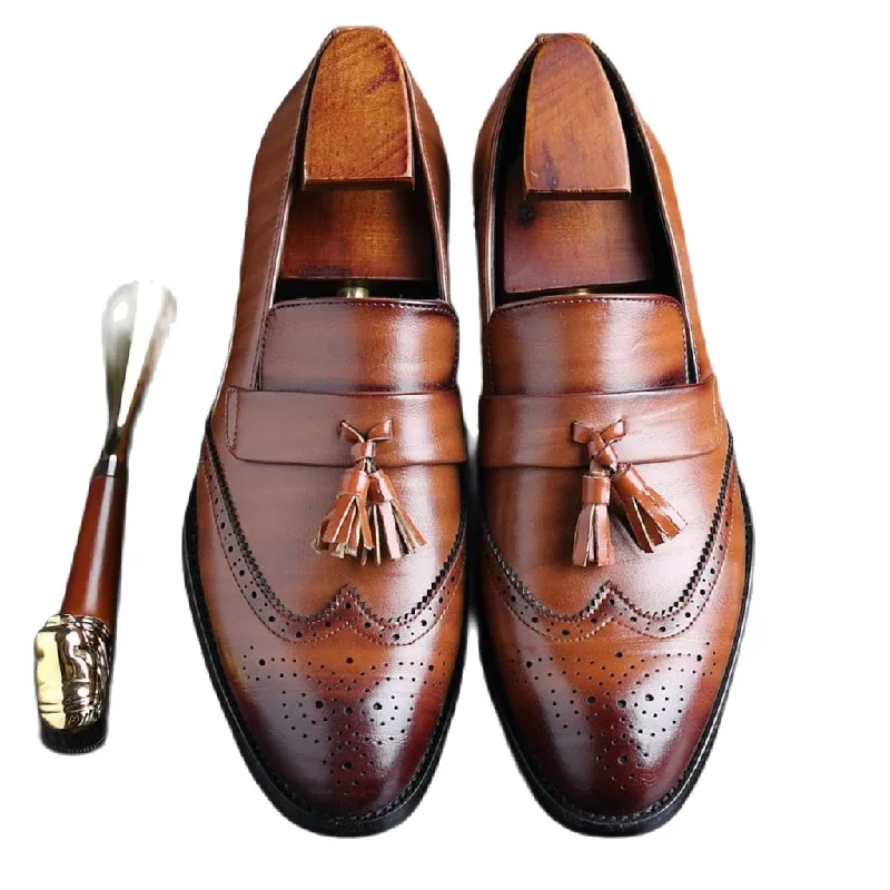 Men's loafers with a moc - toe design Men's loafers with a moc - toe design The T93 - Classic Wingtip brogue Leather Tassel Loafers For Men Men's loafers with a moc - toe design Men's loafers with a moc - toe design The T93 - Classic Wingtip brogue Leather Tassel Loafers For Men