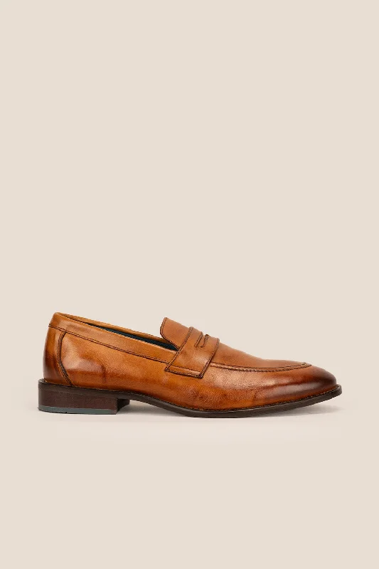Men's loafers with a pointed toe for a stylish appearance Men's loafers with a pointed toe for a stylish appearance Wyatt Tan Men's loafers with a pointed toe for a stylish appearance Men's loafers with a pointed toe for a stylish appearance Wyatt Tan